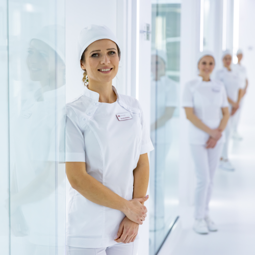 dental-assistants-in-clinic-coridor2